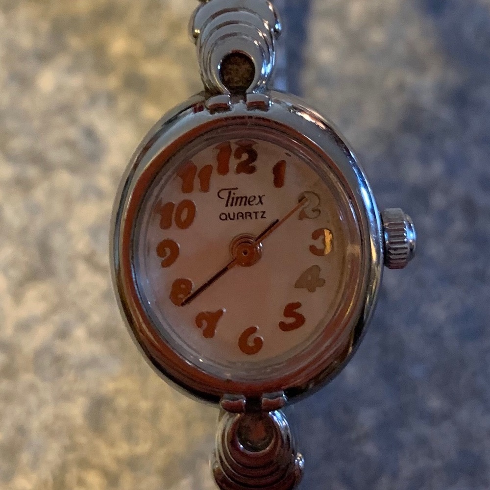 Timex Quartz Watch - Working Condition - Cleaned